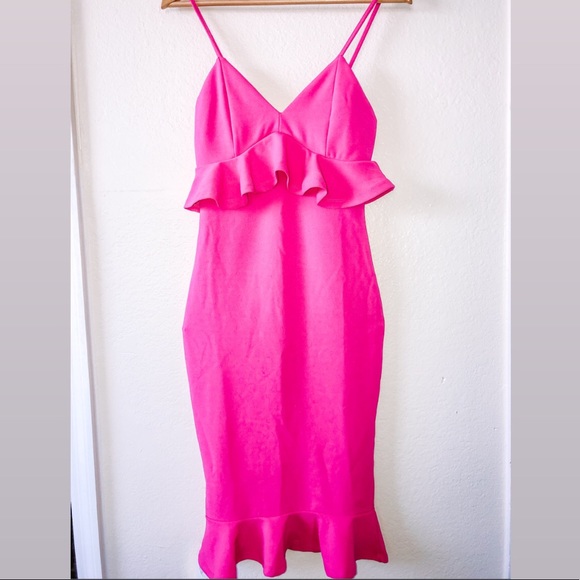 𝑊𝑜𝑚𝑒𝑛’𝑠 𝐷𝑟𝑒𝑠𝑠 - Picture 3 of 4